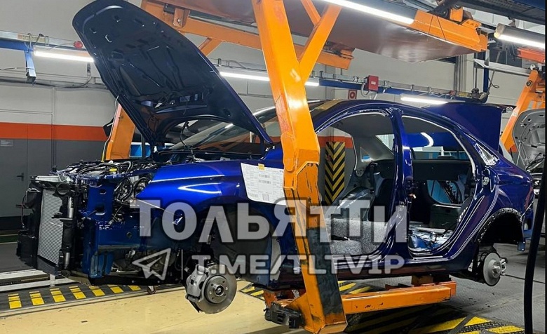 АвтоВАЗ начал выпускать улучшенные Lada Largus