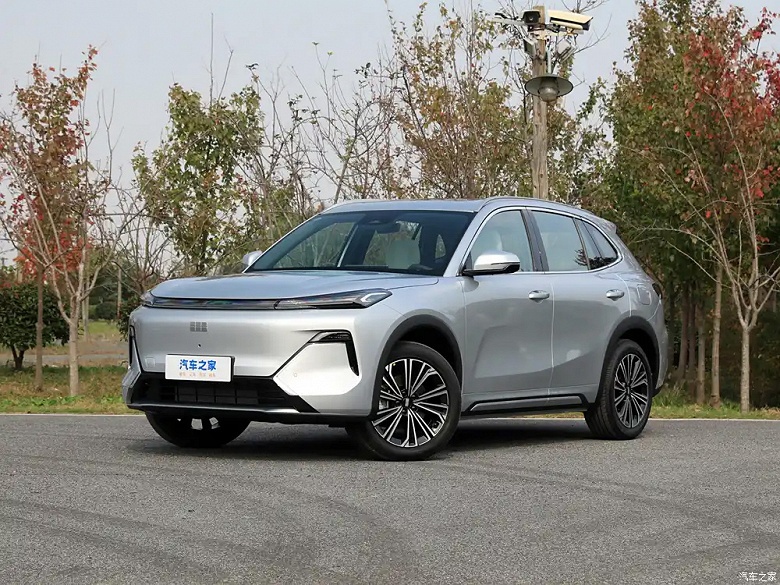 Альтернатива Geely Monjaro от самой Geely — всего 3 млн рублей. В России начали принимать заказы на новейший Geely Galaxy Starship 7