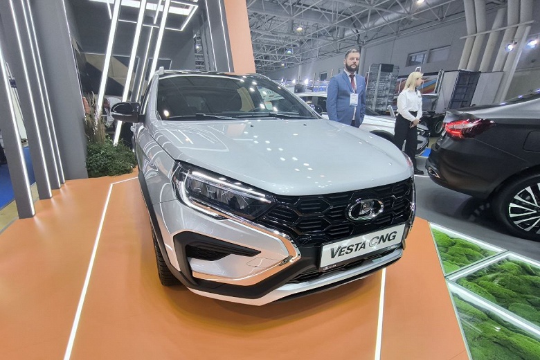 Представлена другая Lada Vesta Cross: машина получила итальянское ГБО, которое везут через несколько границ