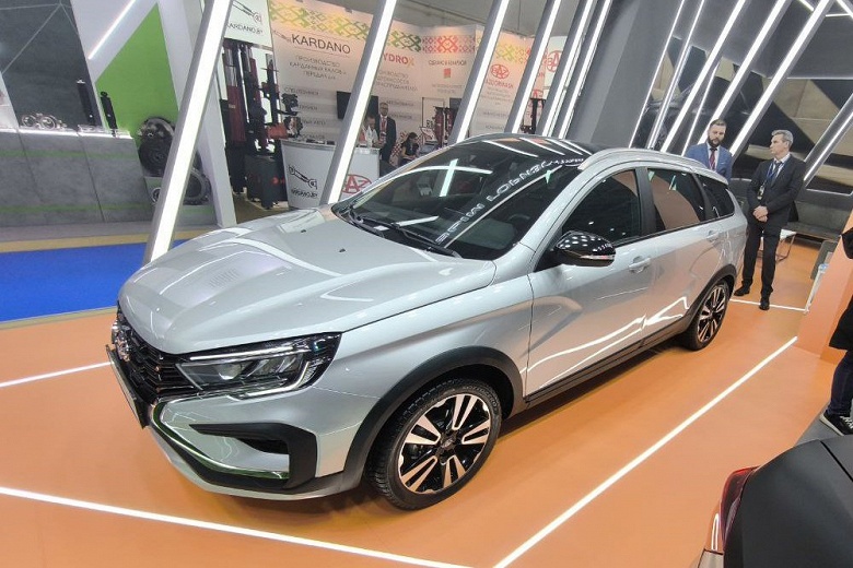 Представлена другая Lada Vesta Cross: машина получила итальянское ГБО, которое везут через несколько границ