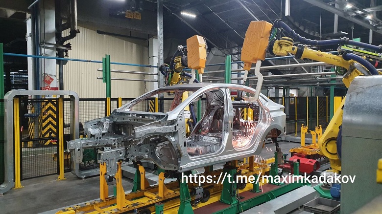 Lada Iskra будут собирать импортные роботы Fanuc и Kuka. АвтоВАЗ будет выпускать седаны и универсалы Iskra в равных пропорциях