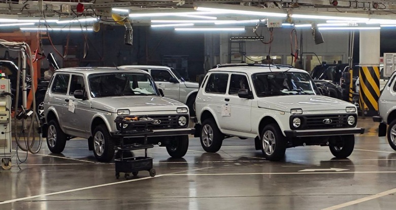 АвтоВАЗ параллельно выпускает Lada Niva Legend с разными подфарниками и указателями поворотов