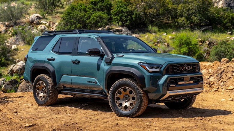 Первый по-настоящему новый за 15 лет. Внедорожник Toyota 4Runner 2025 оказался всего на 65 долларов дороже уходящей версии