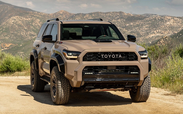 Словно Toyota создавала его специально для России. У дилера появился особый Toyota 4Runner TRD Pro с повышенным клиренсом и усиленной подвеской