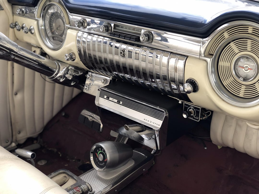 RCA Victor 45 record player in the dash ~ 1953 Olds Super Eighty Eight.  Still works! : r/classiccars