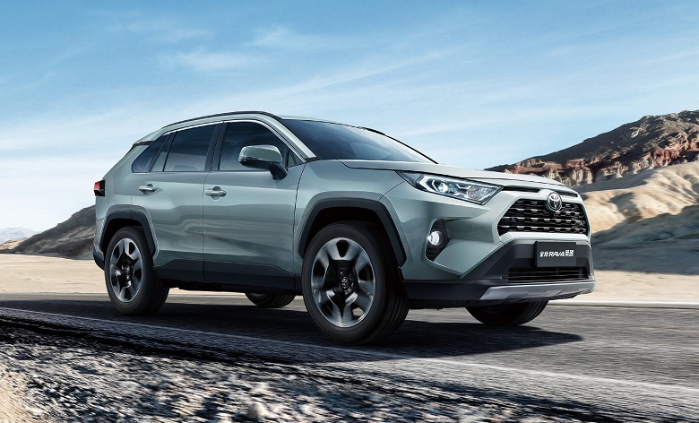 Toyota RAV4 в России снова можно купить по летним ценам, дешевле 3 млн рублей