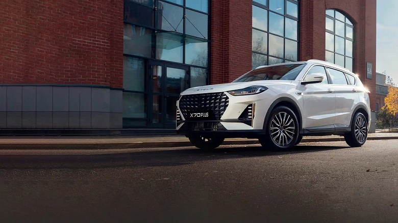 Недорогой кроссовер размером с Hyundai Santa Fe стал ещё дешевле. В России снизили цену на Jetour X70 Plus