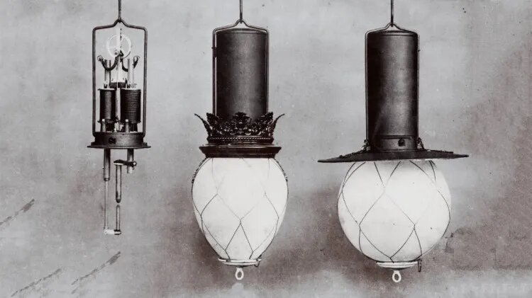 Дуговые лампы Siemens, 1880 год (источник: Музей истории энергетики в Германии, из архивов Siemens)