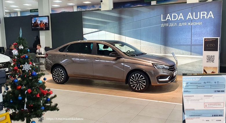 В салонах АвтоВАЗа появились «живые» Lada Aura и Largus. Названы актуальные цены на весь модельный ряд