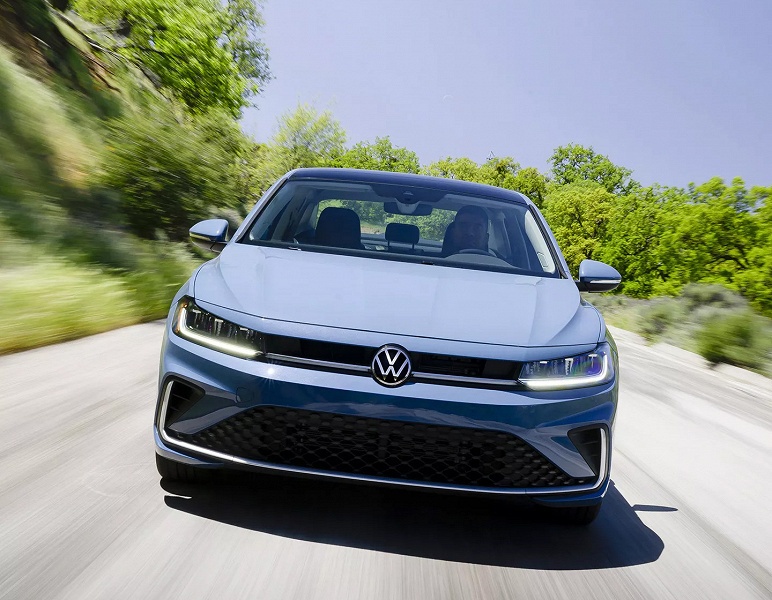 Volkswagen Jetta снова в России. У дилеров появился седан Volkswagen Jetta SE 2024 с 8-ступенчатым «автоматом» — всего 2,99 млн рублей