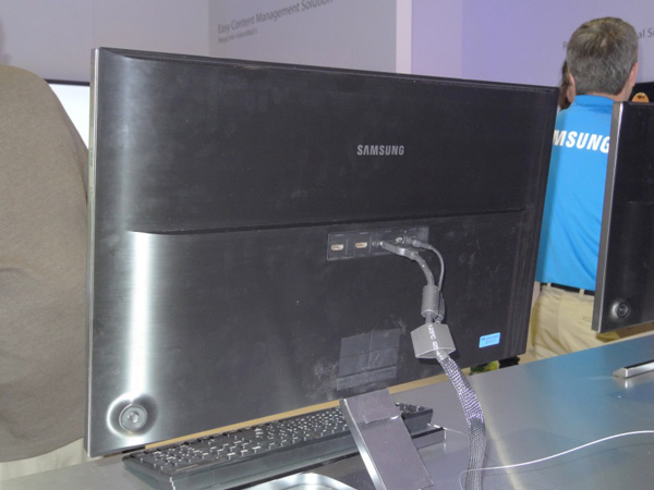 Samsung UD590