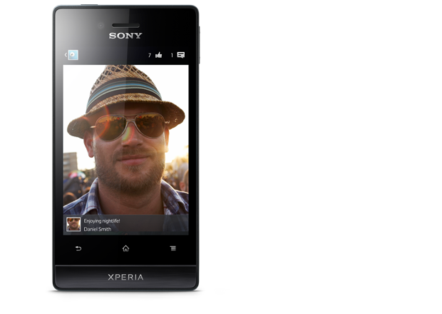 Бюджетные новинки Sony: Xperia miro и Xperia tipo