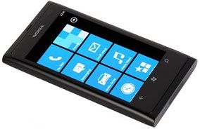 Nokia решит проблему с дисплеем у Lumia 900