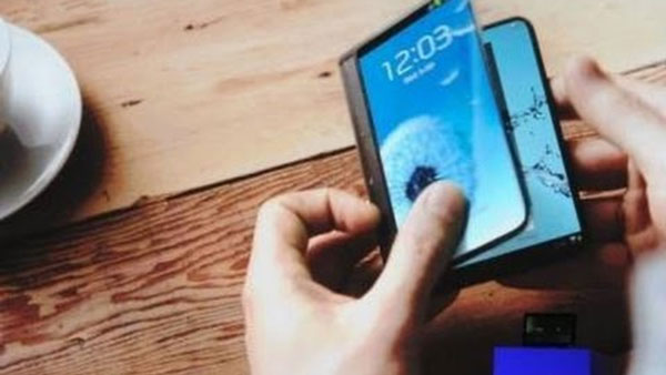 Samsung планирует выпустить смартфон со складным экраном в 2015 году