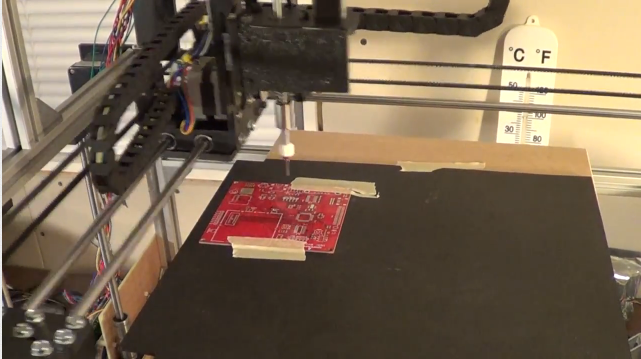 Самодельный робот для создания печатных плат