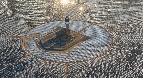 В состав гелиотермальной электростанции Ivanpah Solar Electric Generating System входит 173 500 блоков зеркал