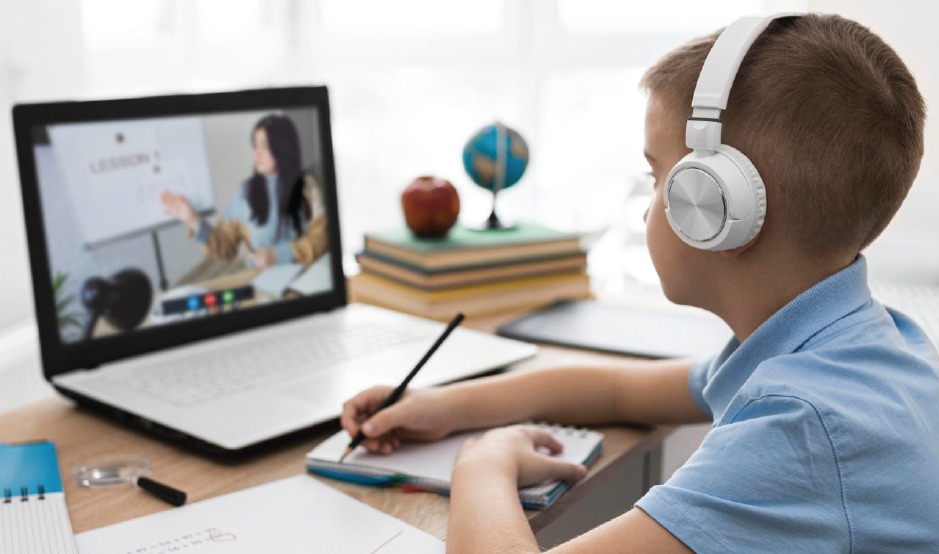 Школы тестируют гибридный формат обучения: сочетание очных и онлайн‑занятий - 01